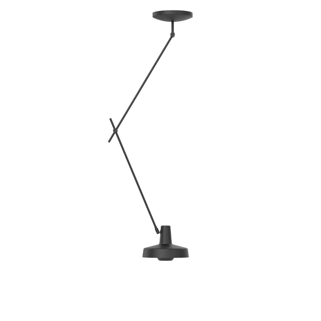 Arigato Loftlampe Lang Sort     fra Grupa Products
