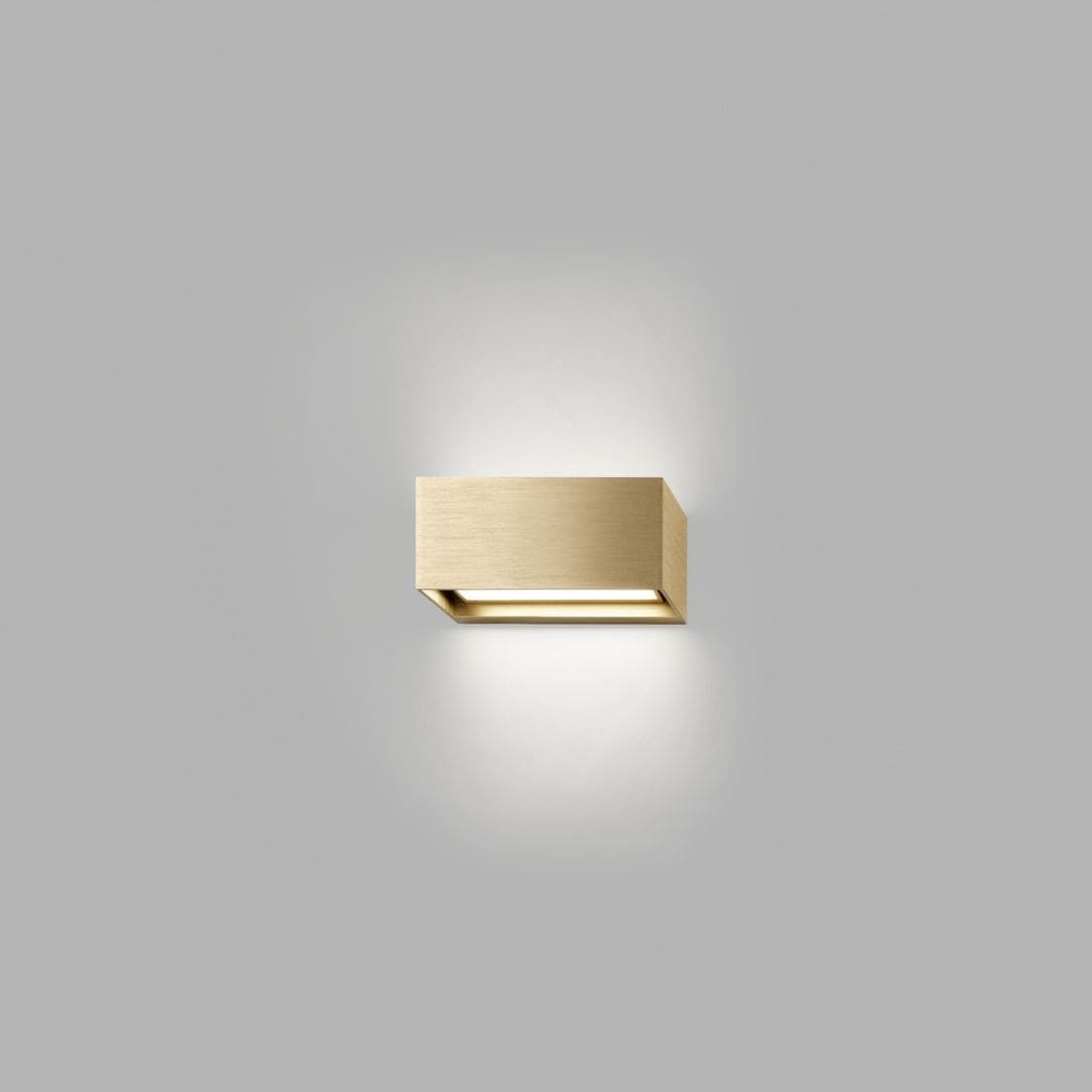 Linea W1 150 Væglampe   Brass   Light Point fra Light-point