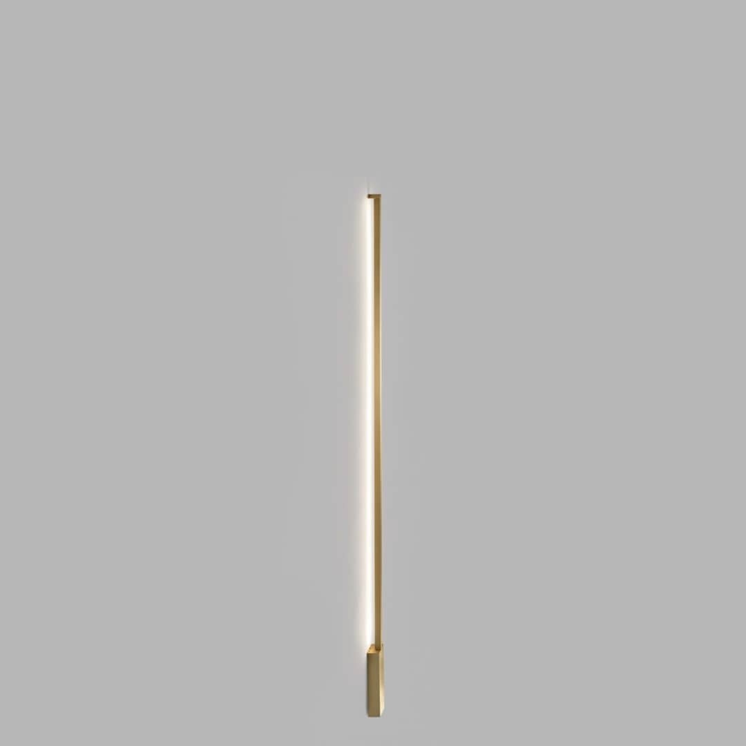 Stripe C W 1500 Switch Tune 2700k 3000k   Led Væglampe Messing   Light Point fra Light-point