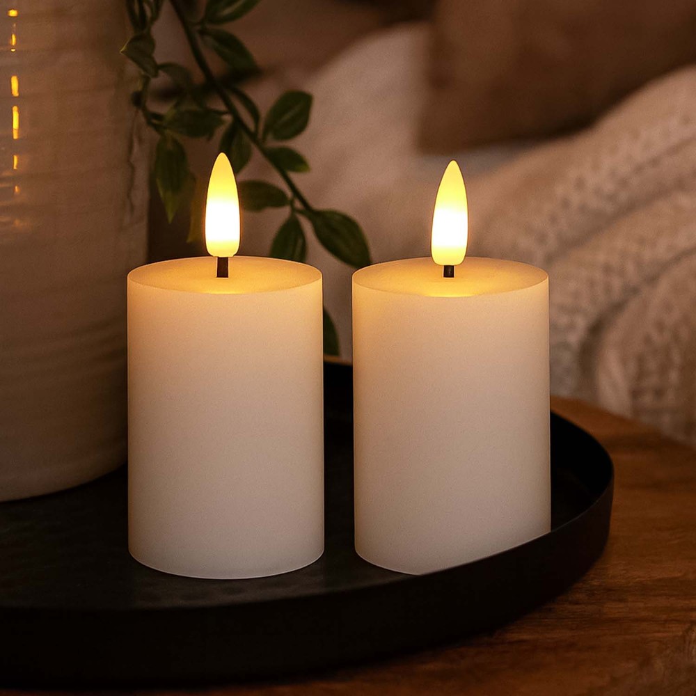 Led Bloklys, 2 Stk, Flammeeffekt, Hvid 7,5cm Høj, ø5cm, Virker Med Fjernbetj, ægte Stearin fra Ledlife