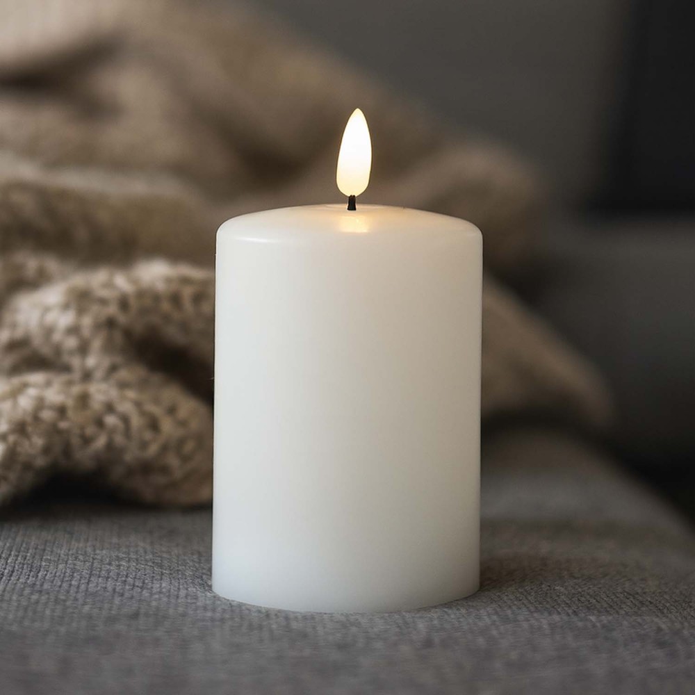 Led Bloklys 10cm Høj, Smelte Look, Flammeeffekt ø7,5cm, 10cm Høj, Virker M. Fjernbetj, ægte Stearin fra Ledlife