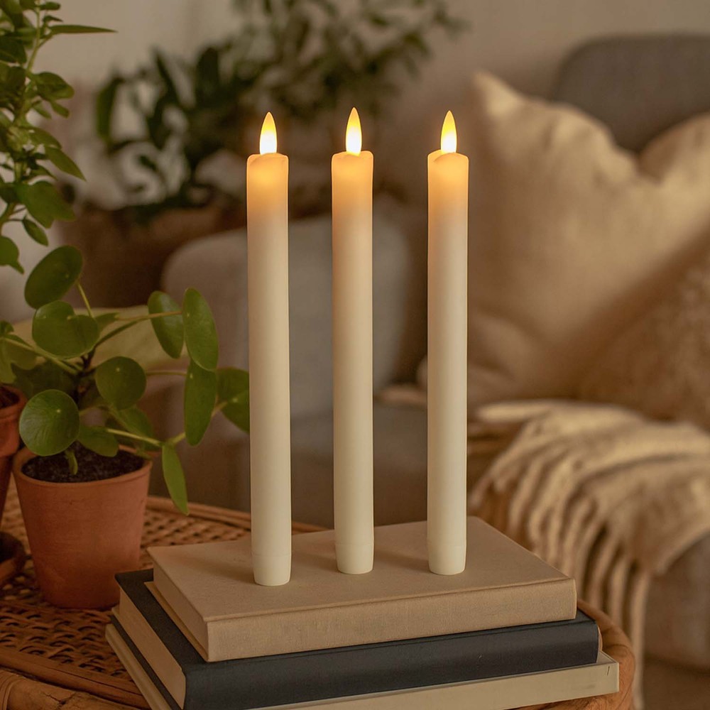 3 Pak Hvide Led Stearinlys, Flammeeffekt ø2,2cm, Højde: 24,5cm, Kronelys, Inkl. Fjernb., Timer fra Ledlife