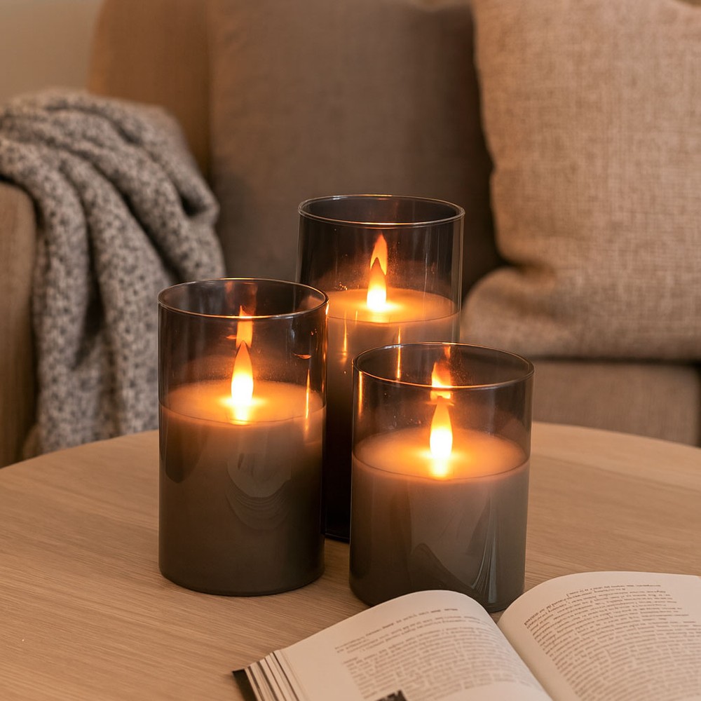Led Bloklys Sæt I Røgfarvet Glas ø7,5cm, 3 Stk, Flammeeffekt   Inkl. Fjernbetjening Og Timer, 10 12,5 15cm Høj, ægte Stearin fra Ledlife