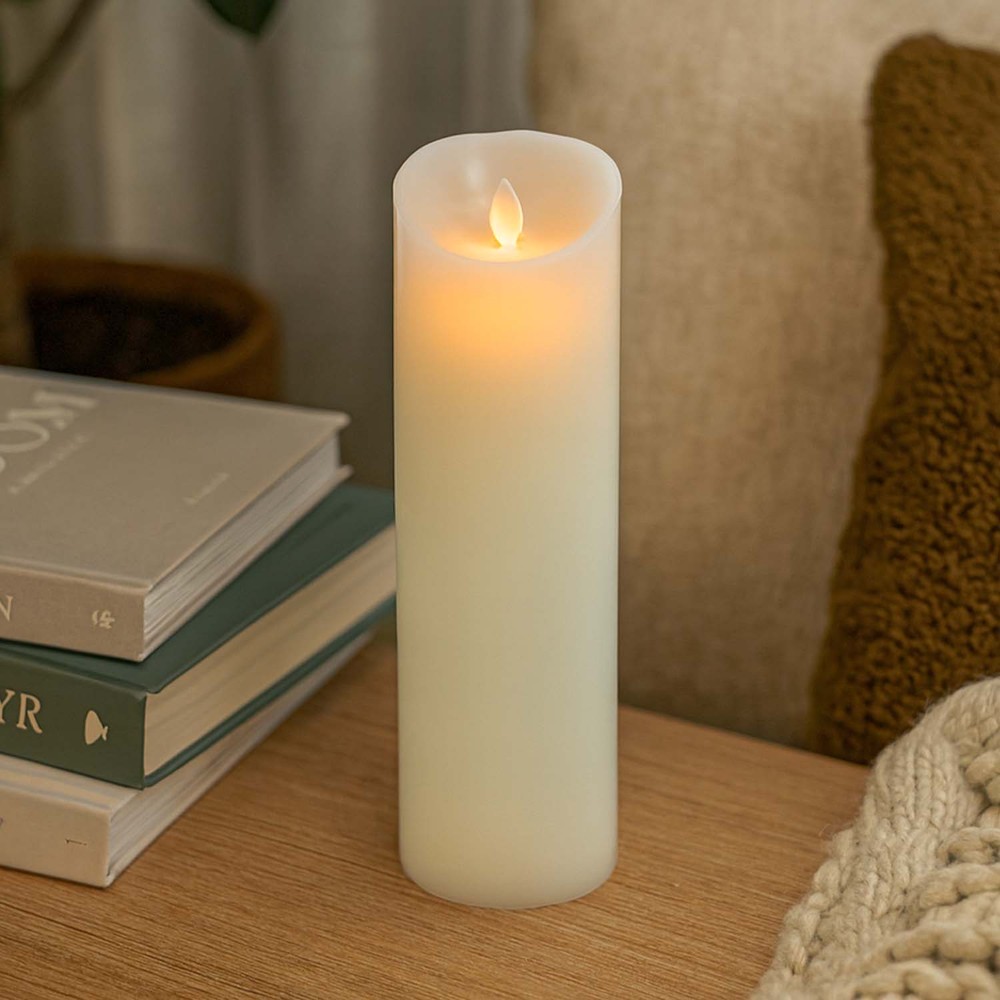 Led Bloklys 30cm Høj, Flammeeffekt, Hvid ø10cm, 30cm Høj, Virker M. Fjernbetj, Timer, ægte Stearin fra Ledlife