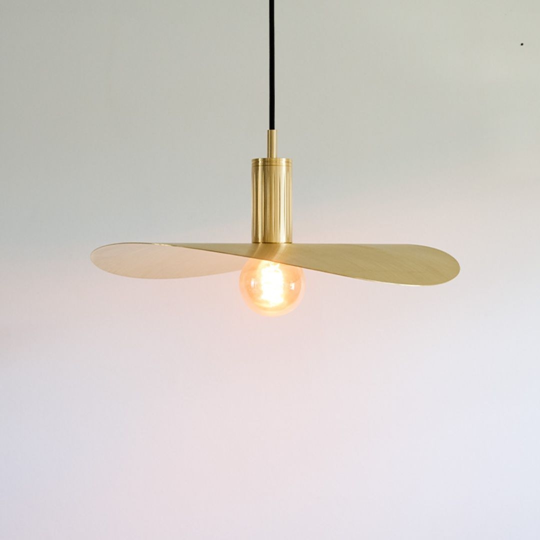 Leaf Pendel Small   Messing     fra Rama Lights