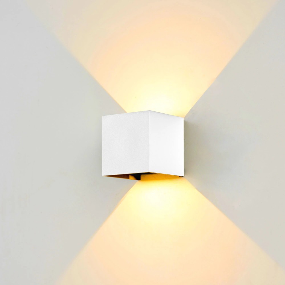 Cubic Pro 6w Væglampe Sløjfbar, Justerbar, Firkantet, Op Ned, Inde Ude, Hvid, Ip65, Inkl. Lyskilde Dæmpbar : Ikke Dæmpbar, Kulør : Neutral fra Ledlife