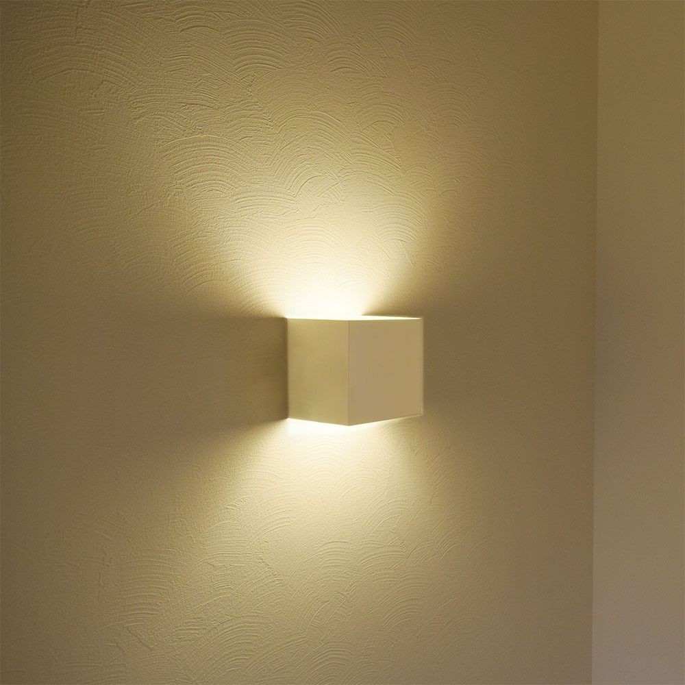 12w Led Hvid Væglampe   Ip65 Udendørs, Firkantet, Justerbar Spredning, Inkl. Lyskilde   Dæmpbar : Ikke Dæmpbar, Kulør : Neutral fra V-tac