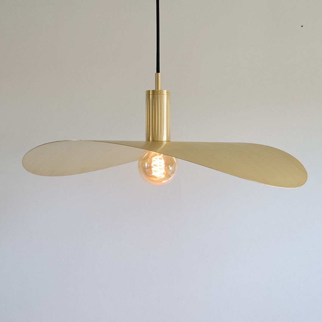 Leaf Pendel Medium   Messing     fra Rama Lights