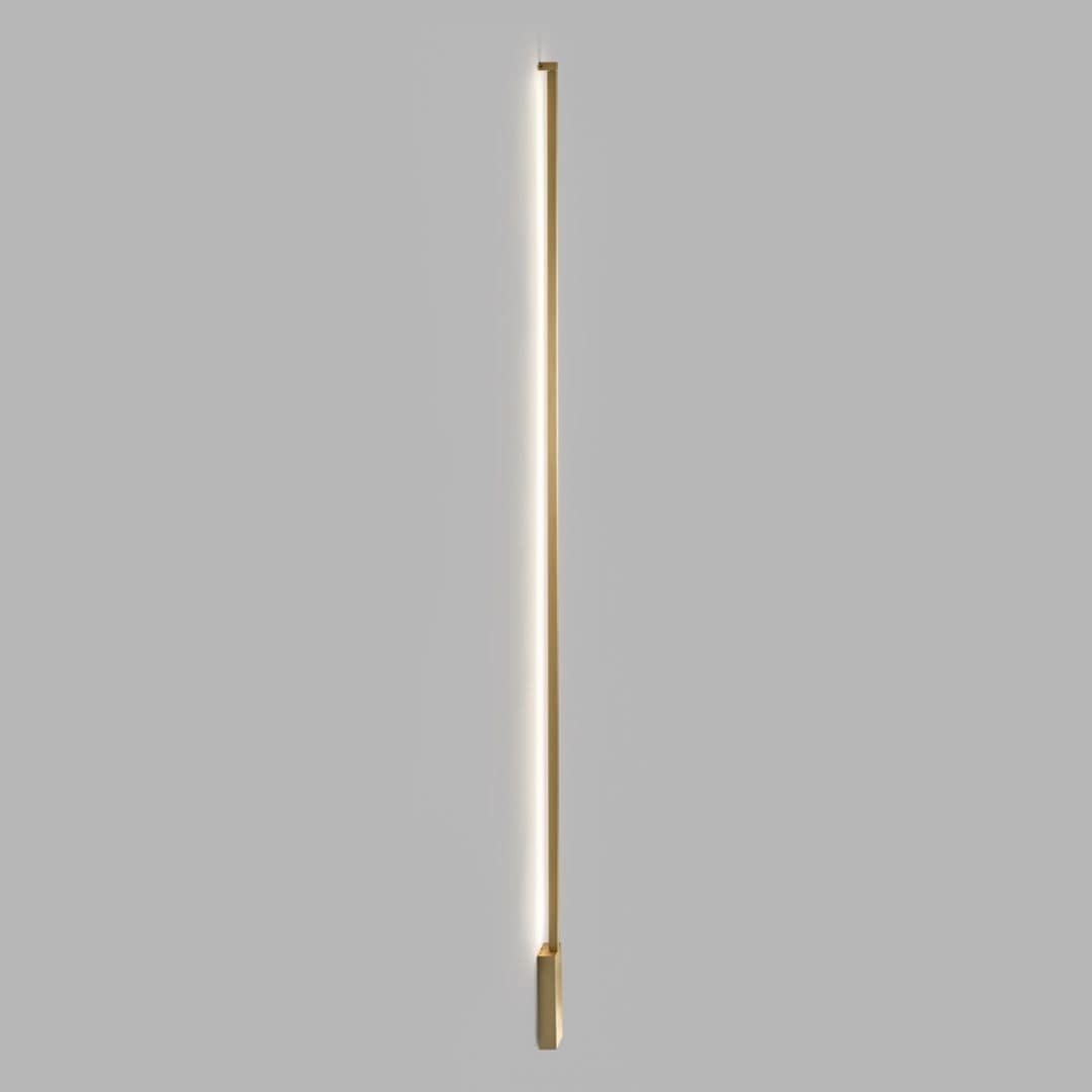 Stripe C W 2000 Switch Tune 2700k 3000k   Led Væglampe Messing   Light Point fra Light-point