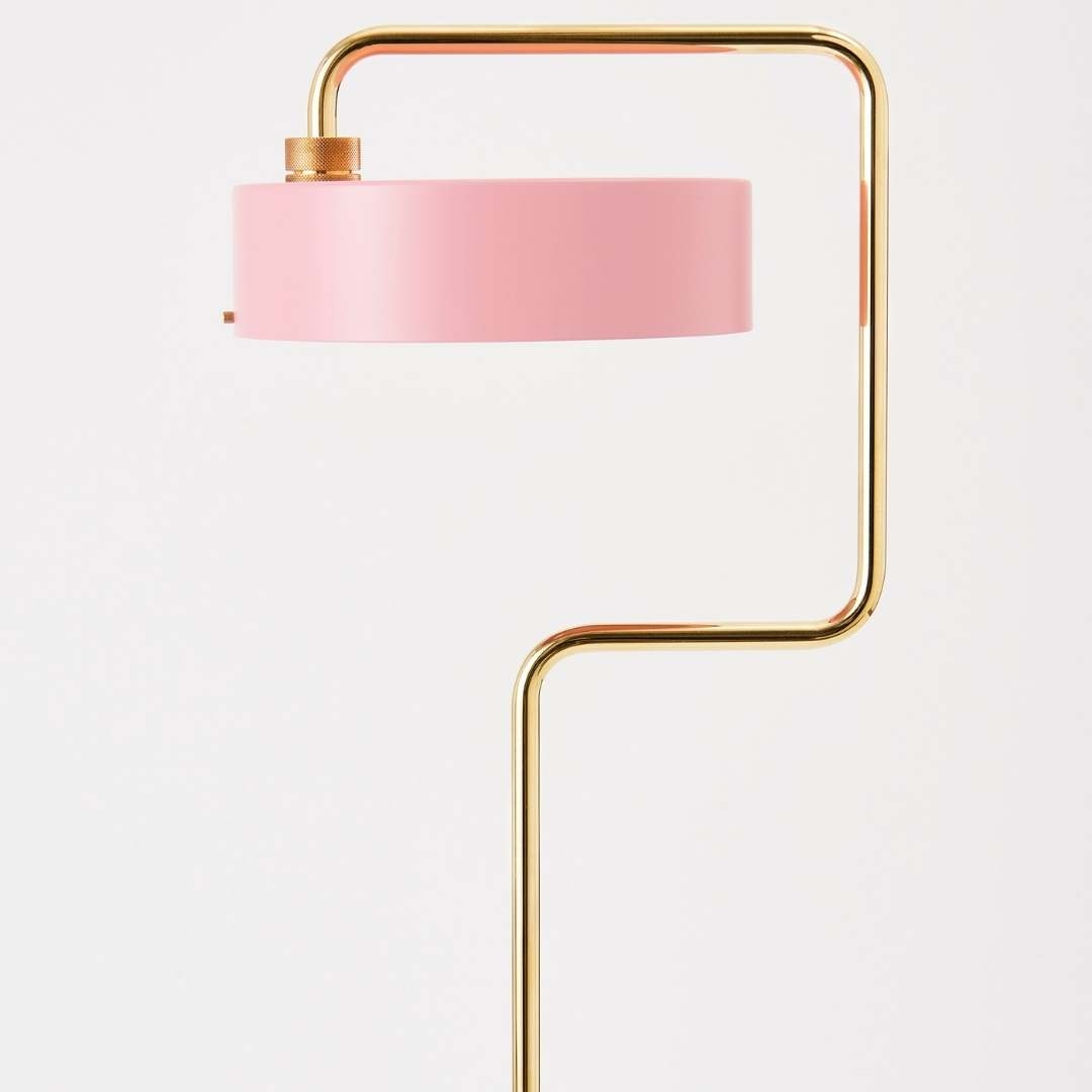 Petite Machine Gulvlampe Light Pink     fra Made By Hand
