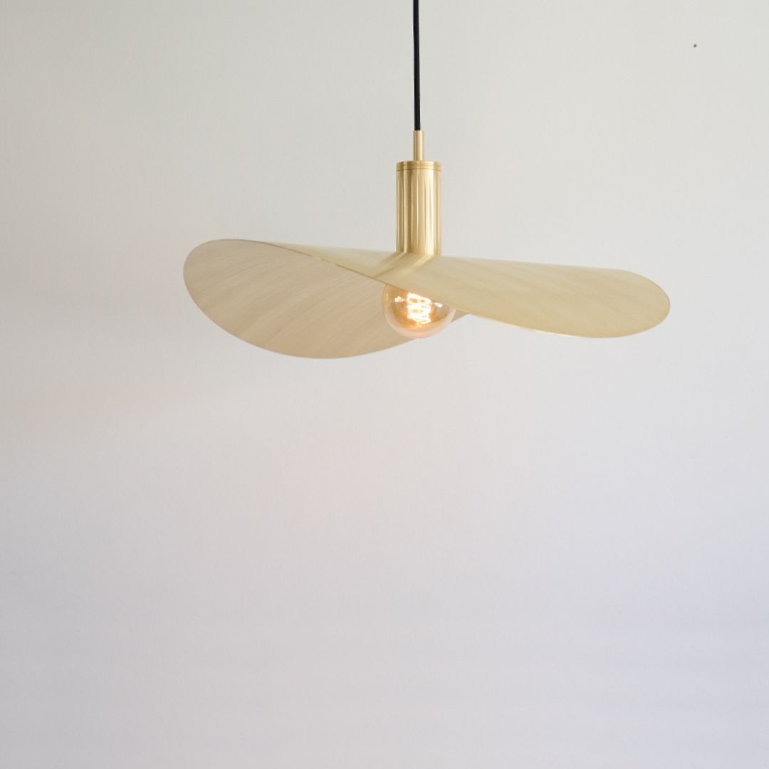 Leaf Pendel Large   Messing     fra Rama Lights
