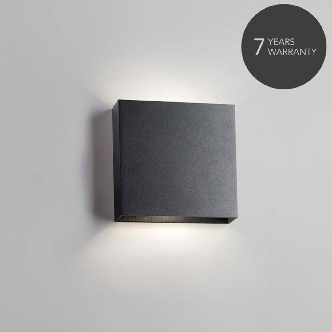 Compact Up Down W2 Led Sort   Light Point fra Light-point