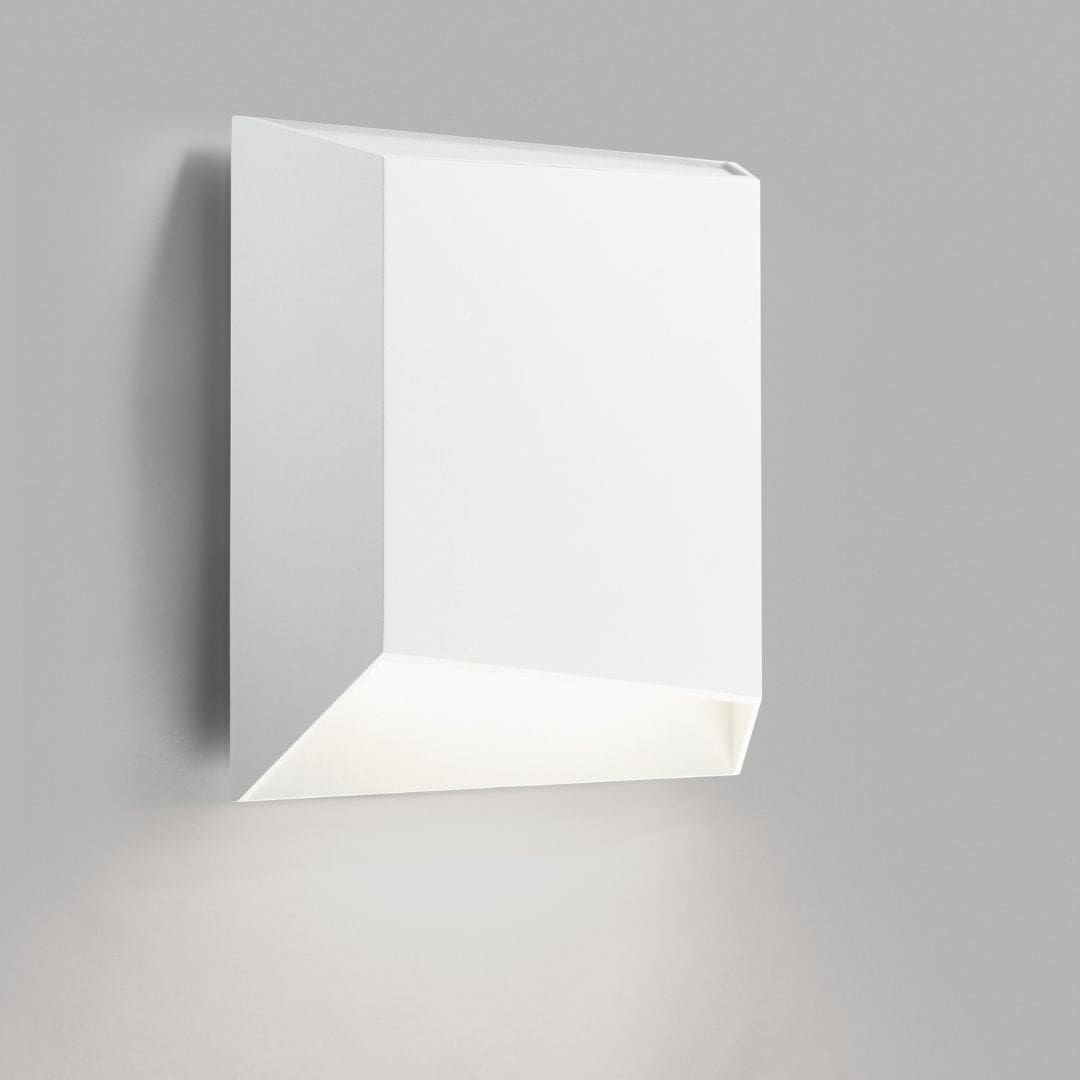 Facet Down Hvid Væglampe W2   Så Længe Lager Haves  Light Point fra Light-point