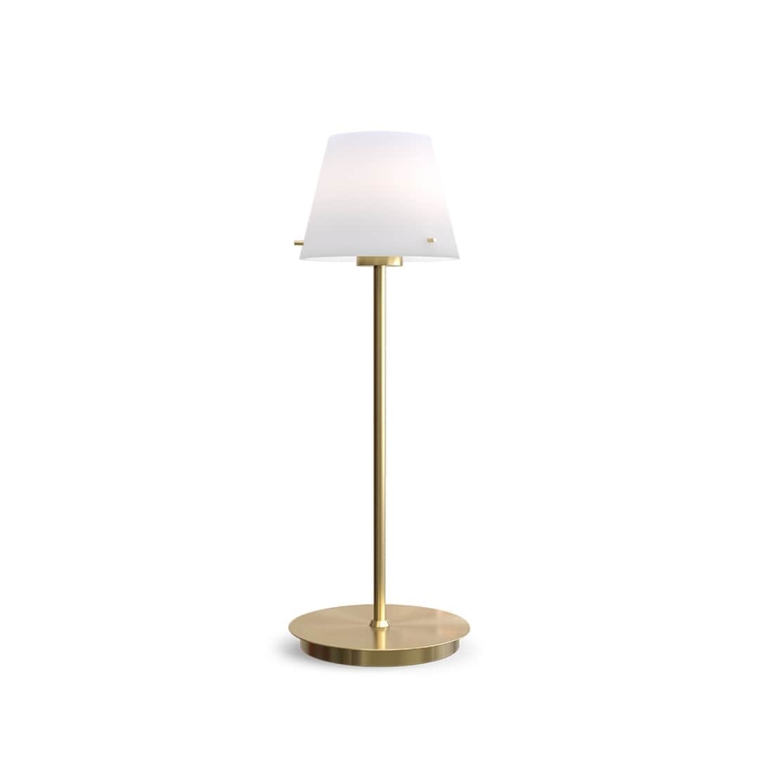 Gil Bordlampe Satin Messing   Hertal fra Herstal