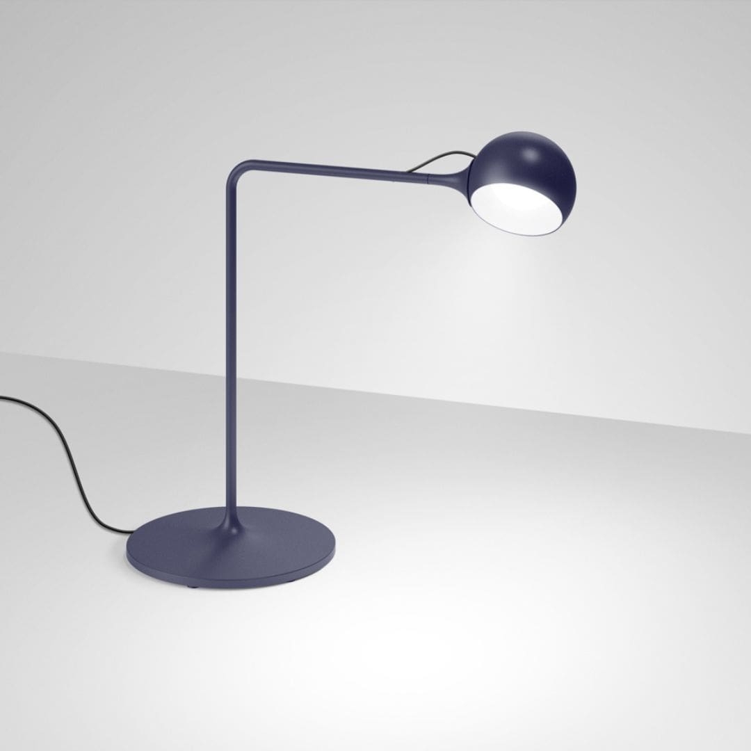 Ixa Bordlampe Blå     fra Artemide