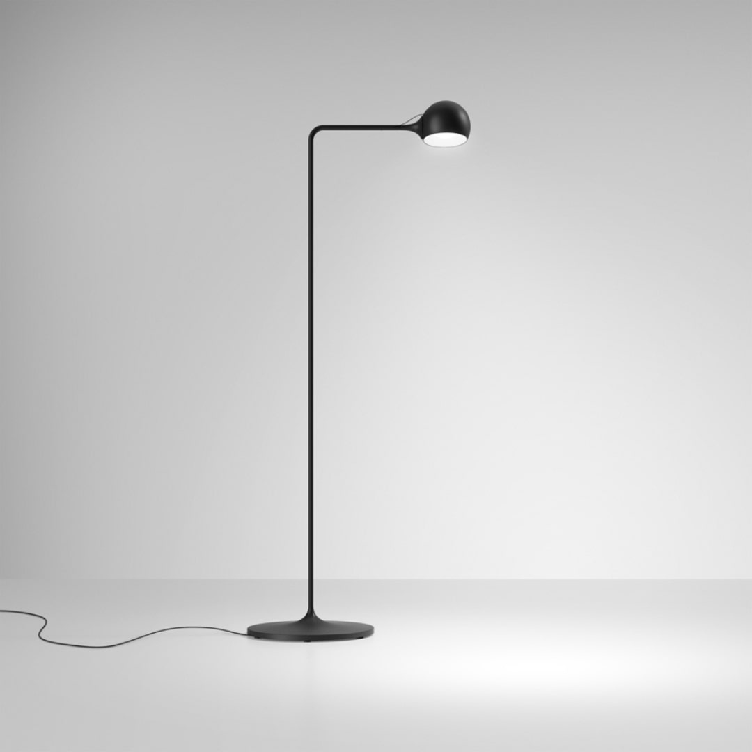 Ixa Reading Gulvlampe Antracit     fra Artemide