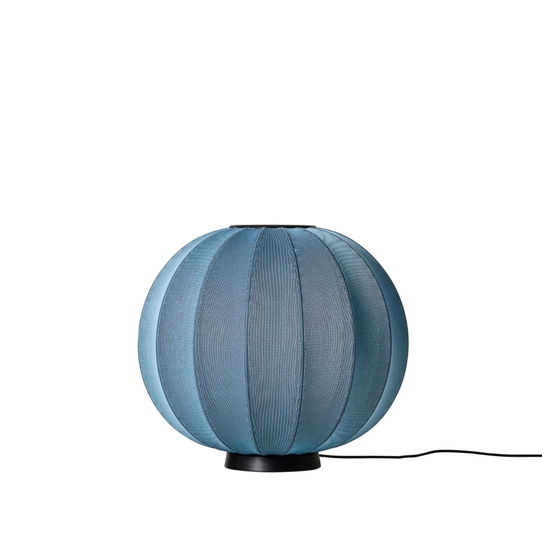 Knit Wit 60 Round Gulvlampe Blue Stone     fra Made By Hand