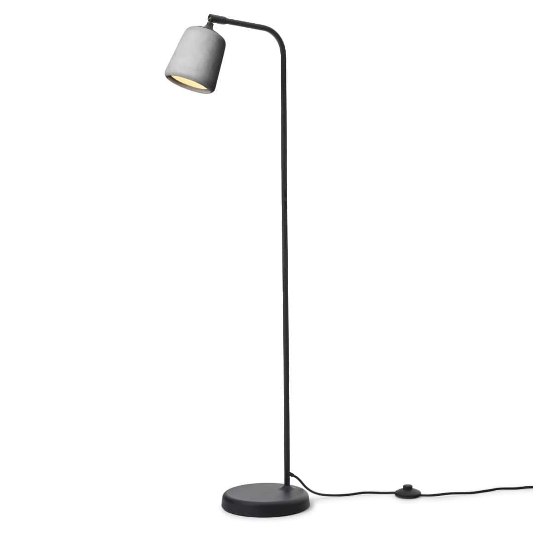 Material Gulvlampe Lysegrå Beton     fra New Works