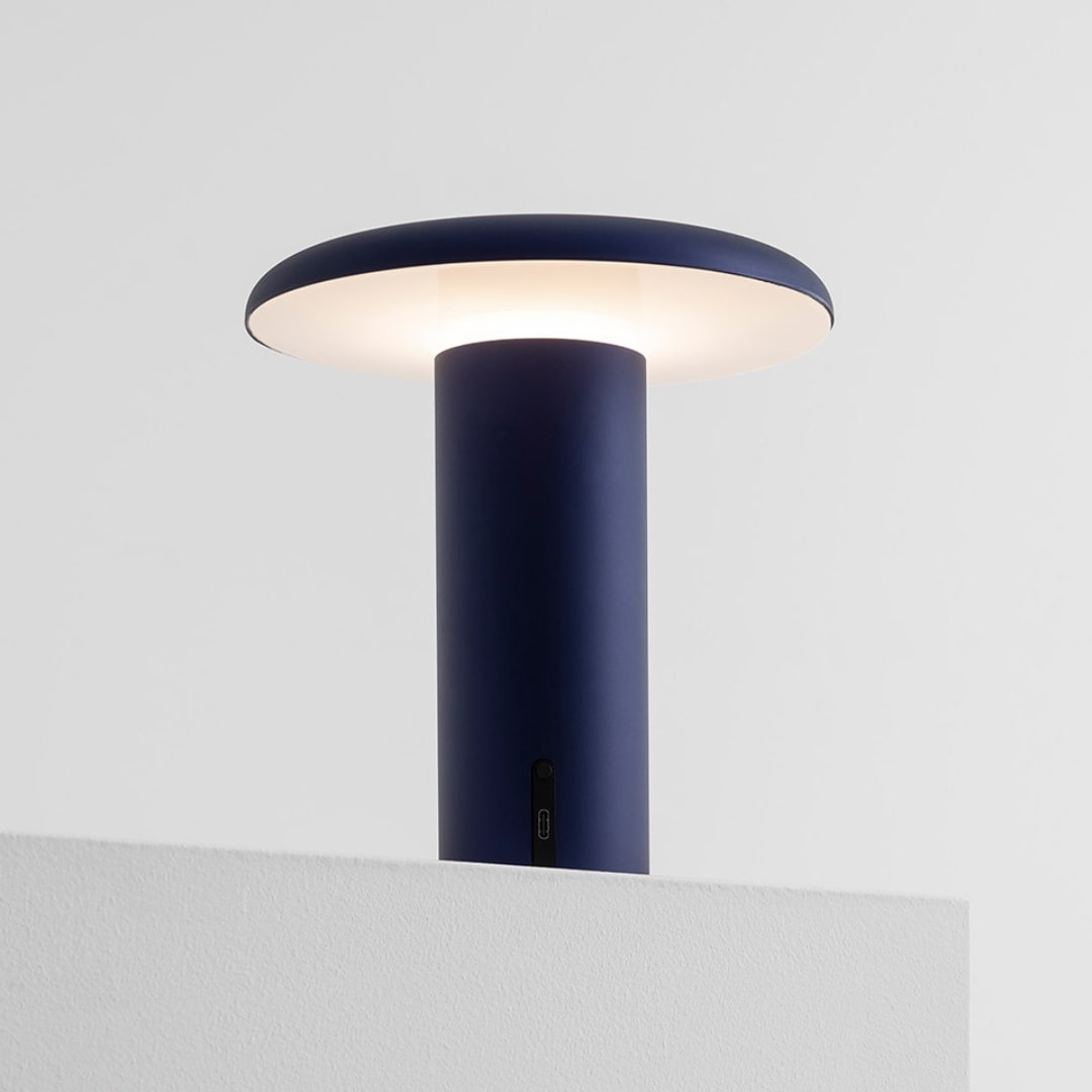 Takku Bordlampe Anodiseret Blå     fra Artemide