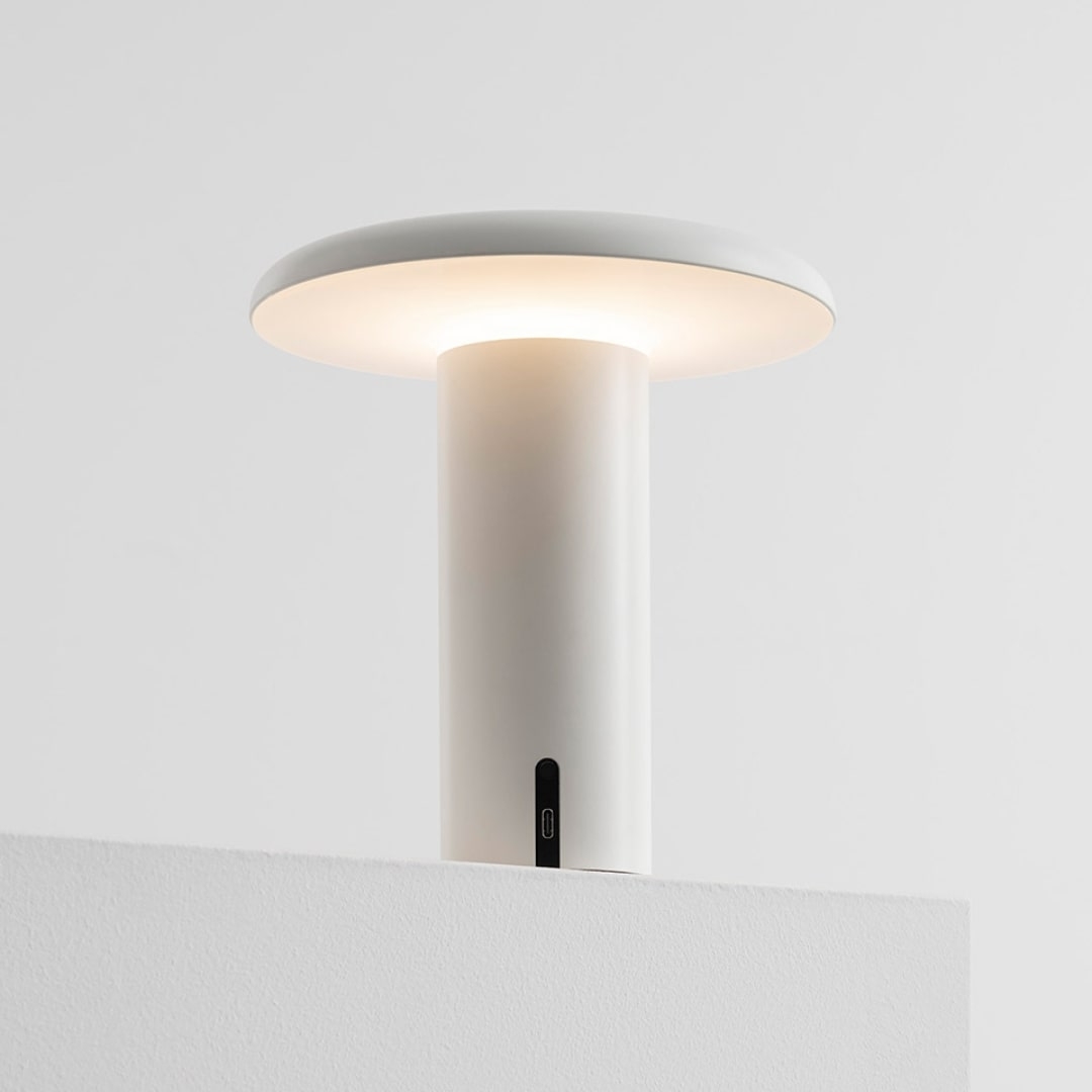 Takku Bordlampe Lakeret Hvid fra Artemide