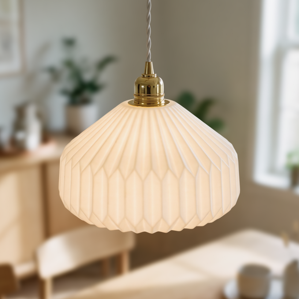Keramik E27 Pendellampe   Plisseret, Hvid Messing, 2m Ledning, ø27x23cm, Uden Lyskilde fra Home Décor