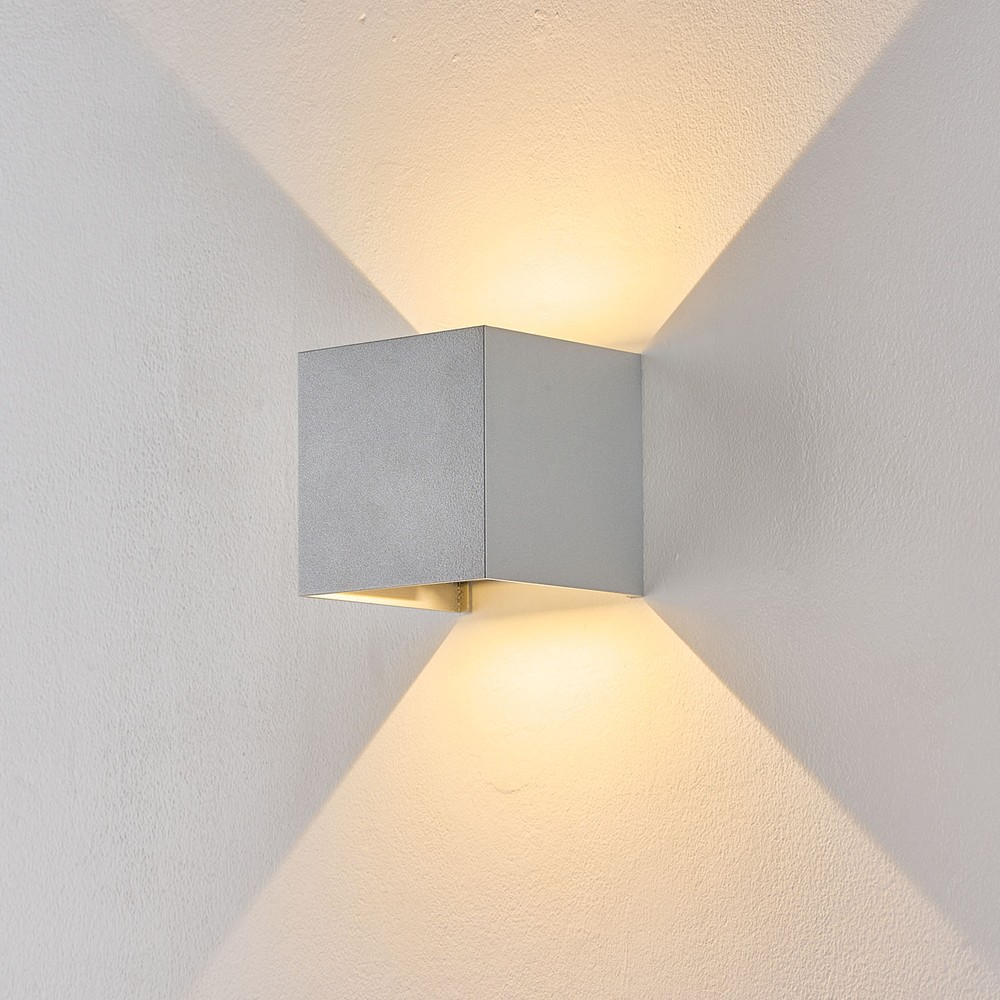 6w Cubic Pro Væglampe   Ip65, Sølvgrå, Sløjfbar, Justerbar, Firkantet, Op Ned, Inde   Ude, Inkl. Lyskilde   Dæmpbar : Ikke Dæmpbar, Kulør : Varm fra Ledlife