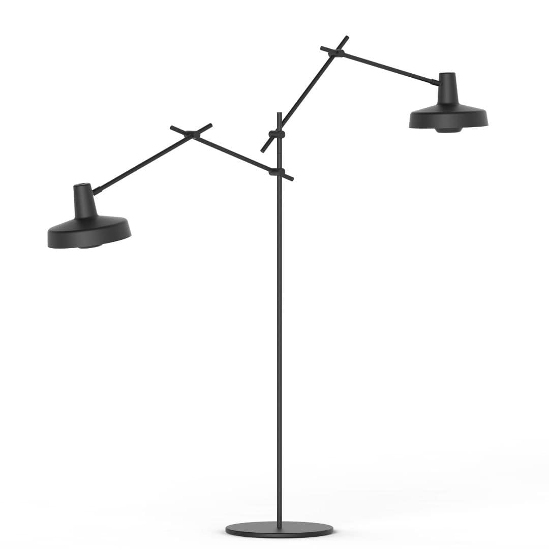 Arigato Gulvlampe Dobbelt Sort     fra Grupa Products
