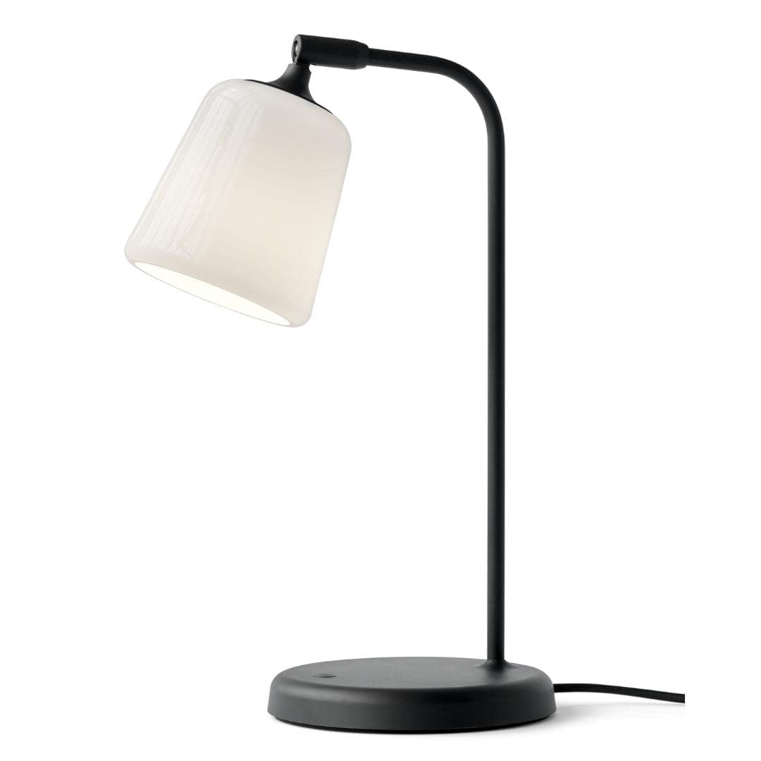 Material Bordlampe Opal Glas     fra New Works