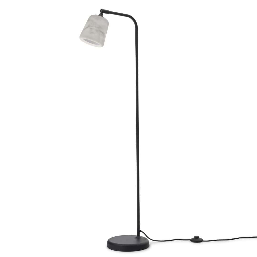 Material Gulvlampe Hvid Marmor M. Sort Base U. Inderskærm fra New Works