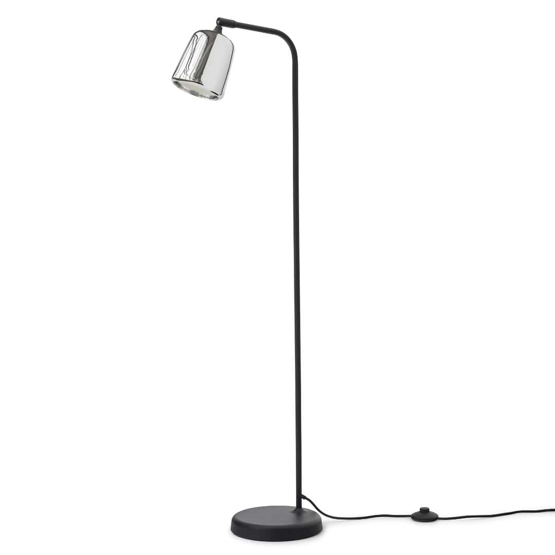 Material Gulvlampe Rustfri Stål M. Sort Base fra New Works