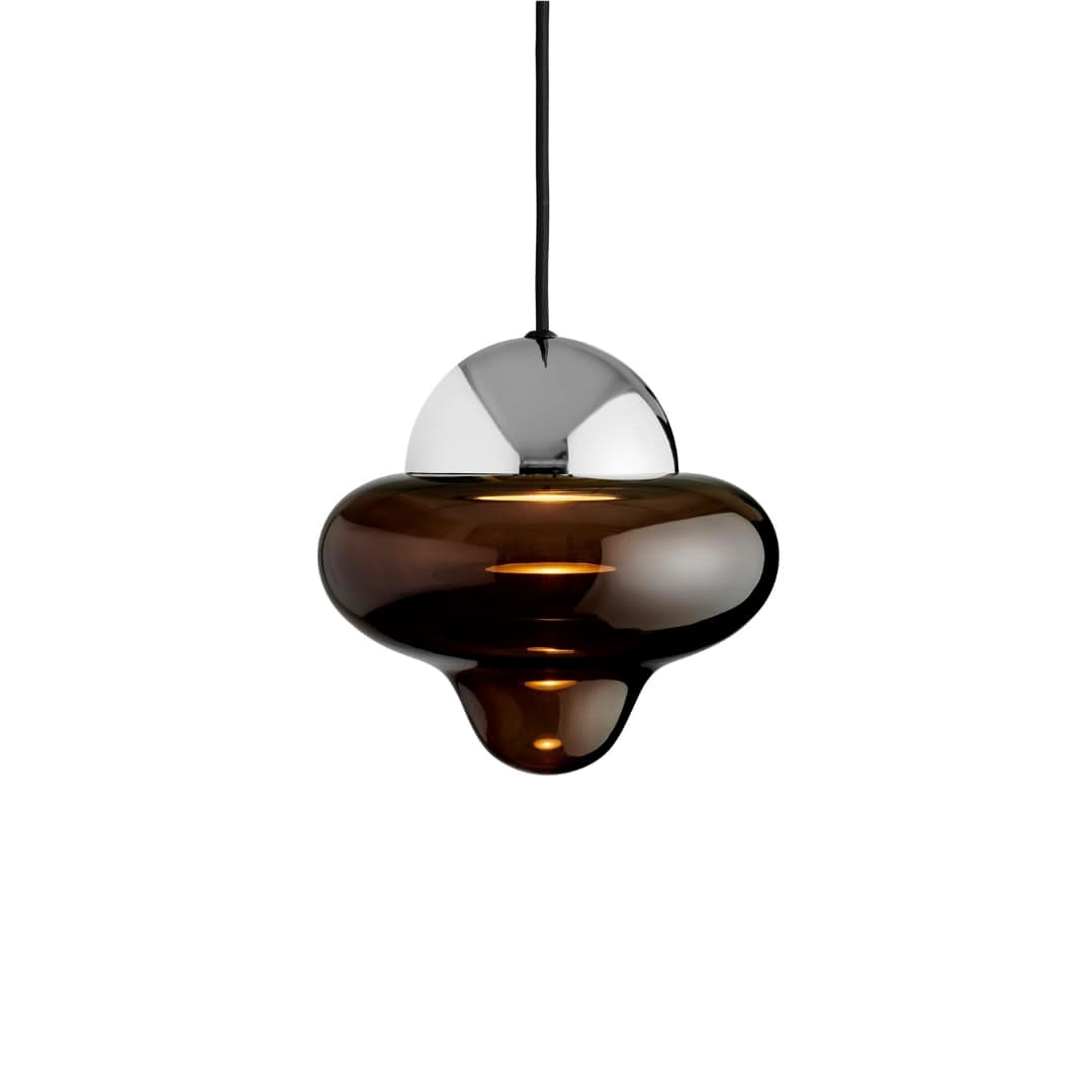 Nutty Pendel Brown Glass   Chrome Dome     fra Design By Us